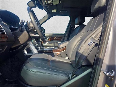 Used 2020 Land Rover Range Rover HSE image 16