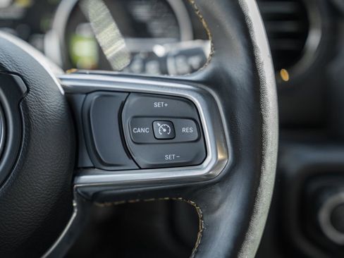 Used 2022 Jeep Wrangler Unlimited Sahara image 25