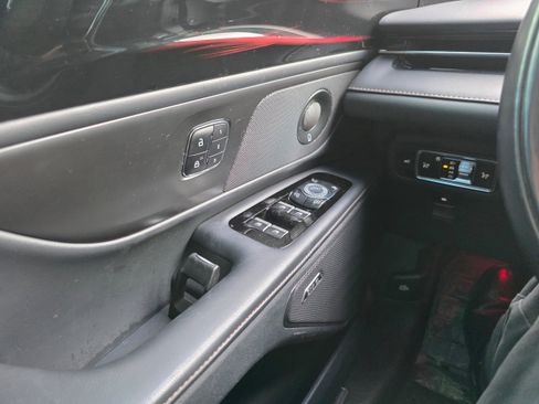 Used 2024 Lincoln Nautilus Reserve w/ Equipment Group 202A image 17