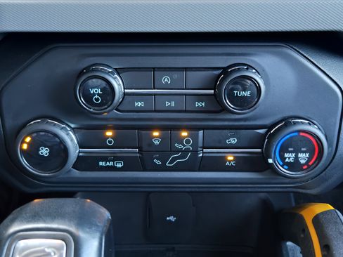 Used 2023 Ford Bronco Badlands image 14