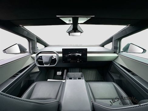 Used 2025 Tesla Cybertruck AWD Crew Cab image 28