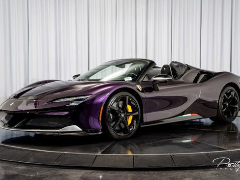 Used 2025 Ferrari SF90 Spider image 13
