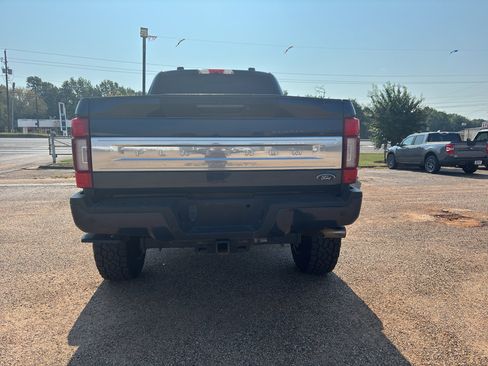 Used 2020 Ford F250 Platinum w/ FX4 Off-Road Package image 4