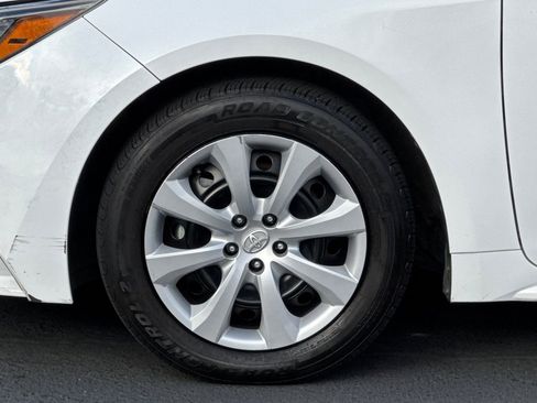 Used 2023 Toyota Corolla LE image 29