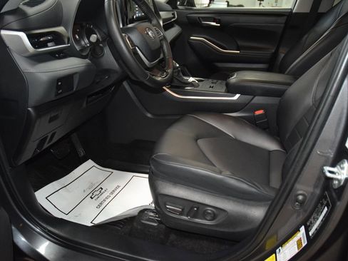 Used 2024 Toyota Highlander XLE image 39