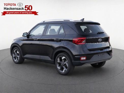 Used 2025 Hyundai Venue SEL FWD image 3