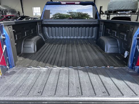 Used 2022 Chevrolet Silverado 1500 LT AWD/4WD image 25
