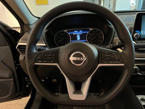 Used 2025 Nissan Altima 2.5 SV FWD image 27