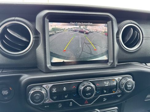 Used 2020 Jeep Wrangler Unlimited Sahara AWD/4WD image 21