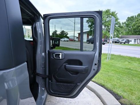 Used 2021 Jeep Gladiator Rubicon w/ Cold Weather Group AWD/4WD image 20