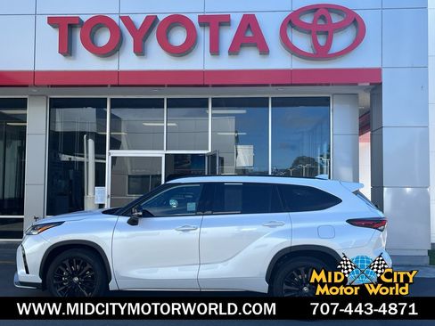 Used 2025 Toyota Highlander XSE AWD/4WD image 1