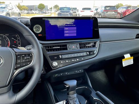 New 2025 Lexus ES 350 w/ Premium Package image 9