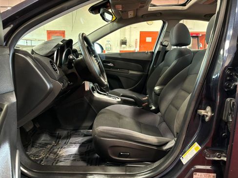 Used 2015 Chevrolet Cruze LT w/ Sun And Sound Package image 12
