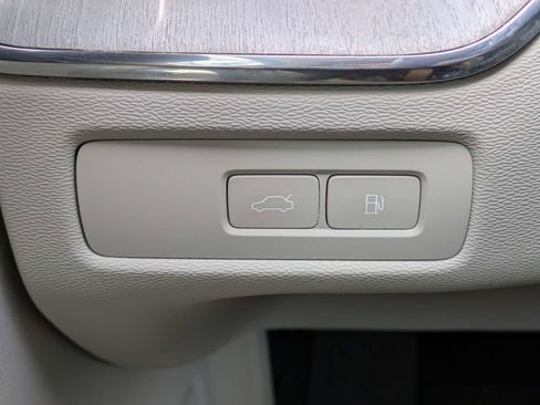 Certified 2024 Volvo XC60 T8 Plus w/ Protection Package Premier AWD/4WD image 33