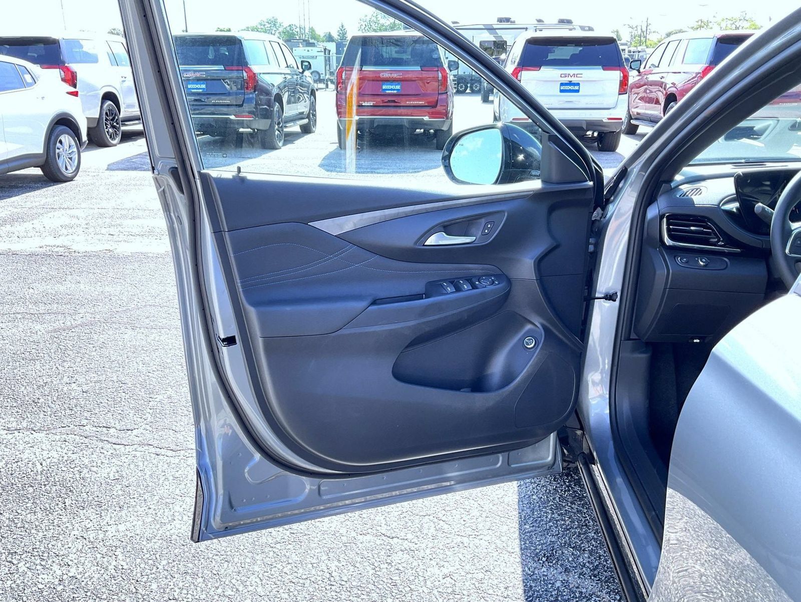 New 2026 Buick Envista Sport Touring w/ Convenience I Package FWD image 9