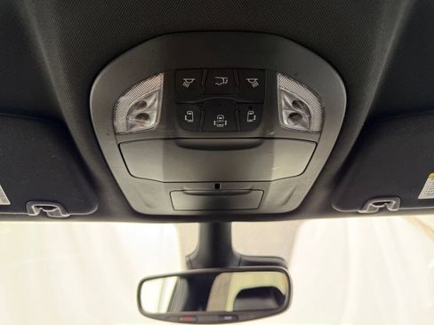 Used 2025 Chrysler Pacifica Select FWD image 41