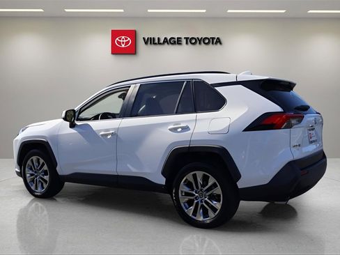 Certified 2019 Toyota RAV4 XLE Premium image 3