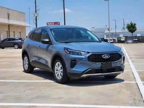 Used 2024 Ford Escape Active w/ Tech Pack #1 FWD image 3