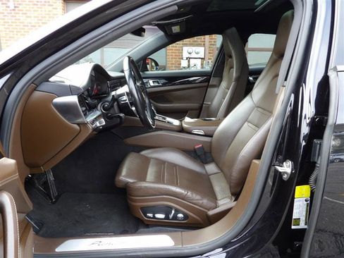 Used 2018 Porsche Panamera image 11