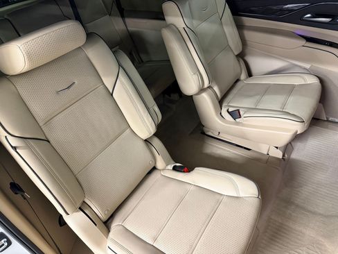 Used 2024 Cadillac Escalade ESV Premium Luxury AWD/4WD image 52
