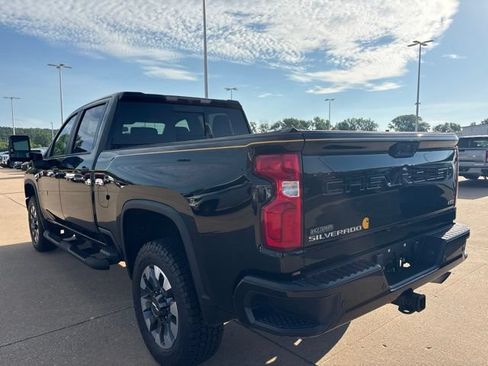 Used 2021 Chevrolet Silverado 2500 LTZ w/ Carhartt Edition AWD/4WD image 6