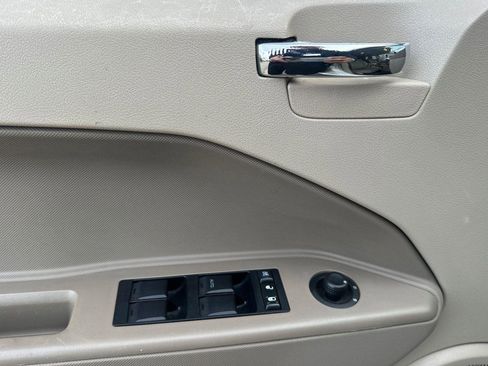 Used 2009 Dodge Caliber SXT image 10