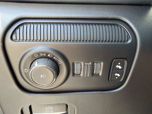 Used 2023 Jeep Grand Wagoneer Series III AWD/4WD image 35