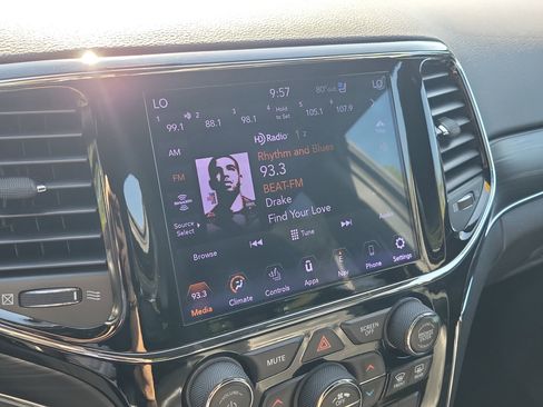Used 2020 Jeep Grand Cherokee Limited w/ Luxury Group II RWD image 33
