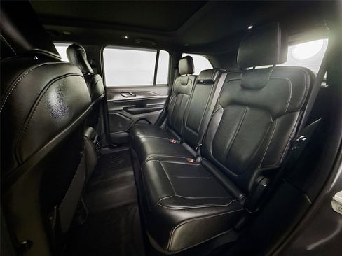 Used 2024 Jeep Grand Cherokee Limited image 25