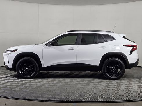 Used 2025 Chevrolet Trax ACTIV w/ Driver Confidence Package image 3