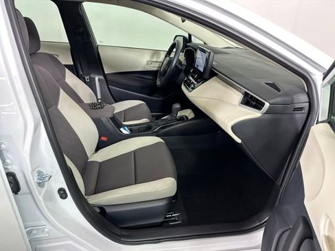 Used 2025 Toyota Corolla LE image 28