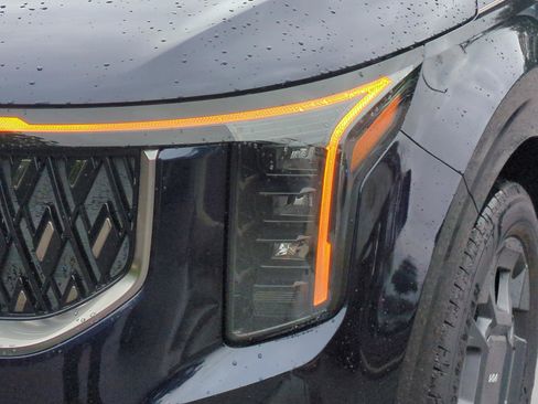 New 2026 Kia Carnival EX image 9