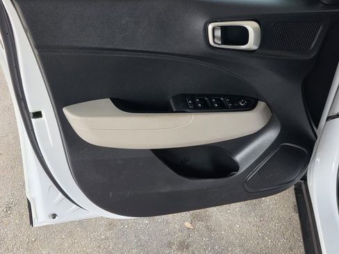 Used 2020 Hyundai Venue SEL FWD image 24
