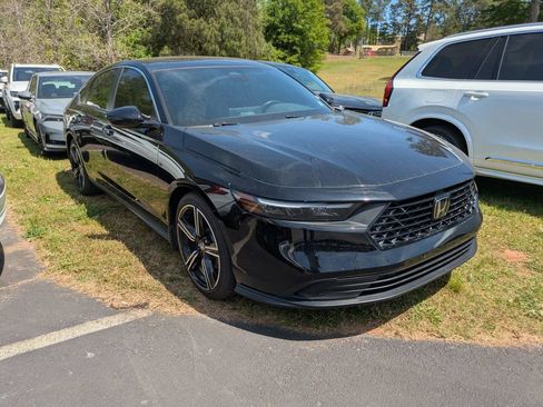 Used 2024 Honda Accord Sport image 2