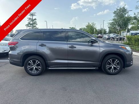 Used 2018 Toyota Highlander Plus FWD image 5