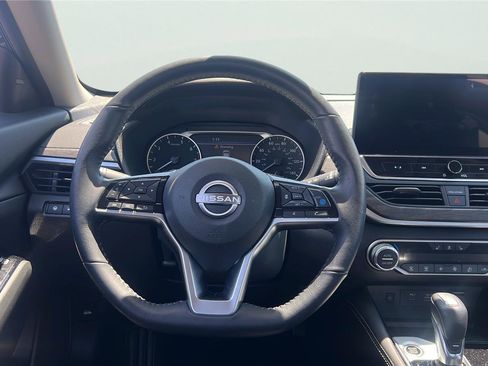 Used 2023 Nissan Altima 2.5 SL FWD image 18