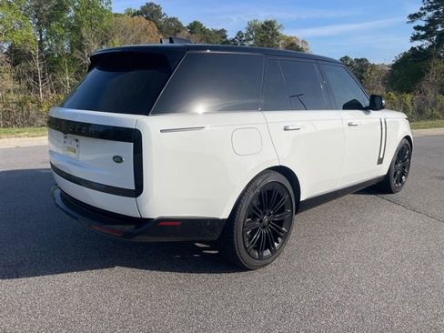 Used 2023 Land Rover Range Rover SE image 2
