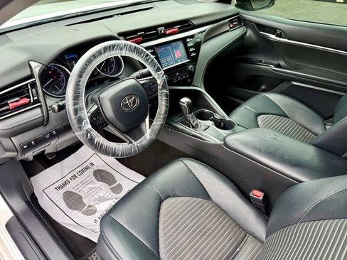 Used 2019 Toyota Camry SE FWD image 8