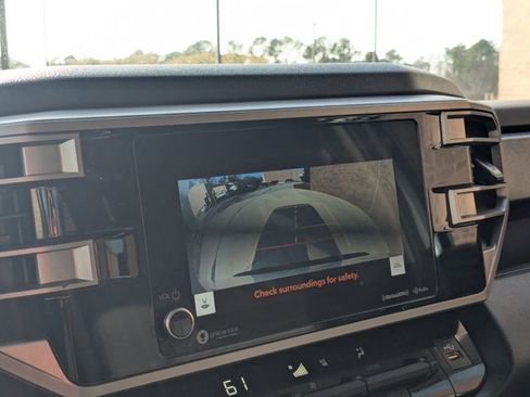 Used 2022 Toyota Tundra SR5 w/ SR5 Convenience Package image 9