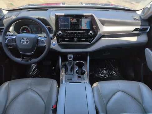 Used 2021 Toyota Highlander Platinum AWD/4WD image 13