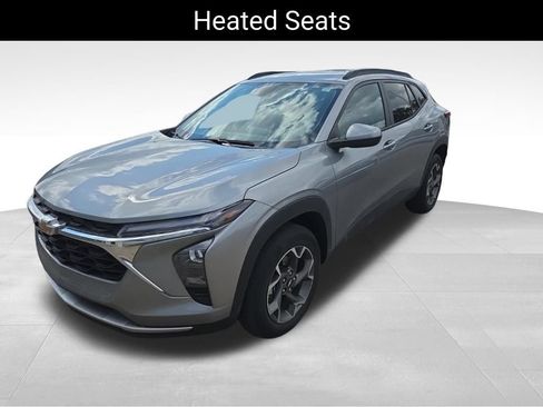 Used 2024 Chevrolet Trax LT w/ Driver Confidence Package FWD image 9