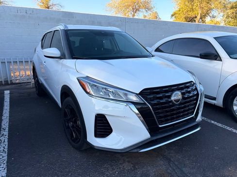 Used 2024 Nissan Kicks SV FWD image 4