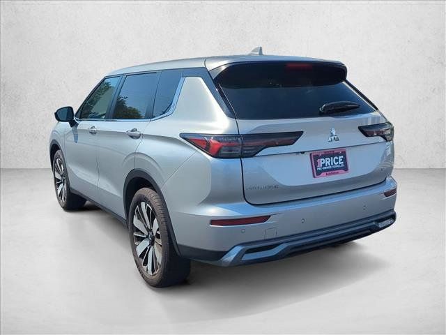 Used 2025 Mitsubishi Outlander SE FWD image 8