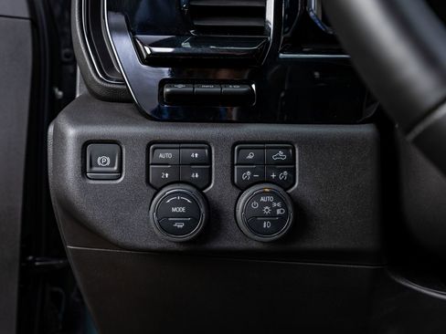 Used 2025 Chevrolet Silverado 1500 ZR2 w/ Technology Package image 20