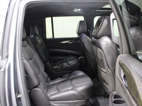 Used 2019 Cadillac Escalade ESV Platinum image 28