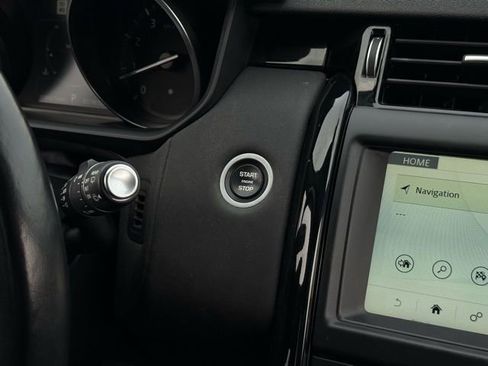 Used 2018 Land Rover Discovery SE image 13