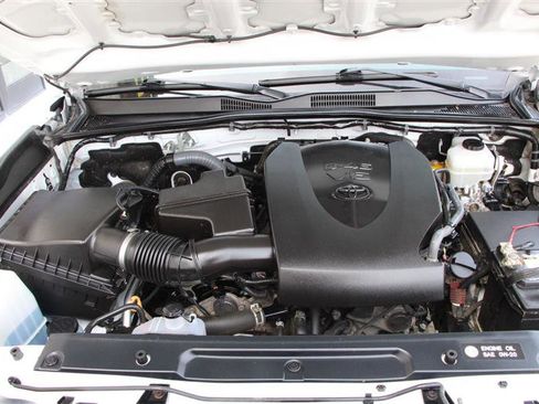 Used 2017 Toyota Tacoma TRD Off-Road image 44