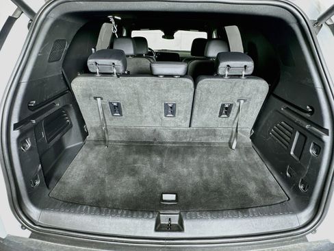 Used 2025 Chevrolet Traverse LT FWD image 30