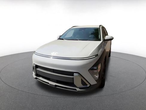 Used 2025 Hyundai Kona SEL image 8