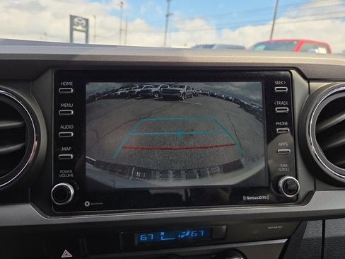 Used 2021 Toyota Tacoma TRD Off-Road w/ Technology Package image 18